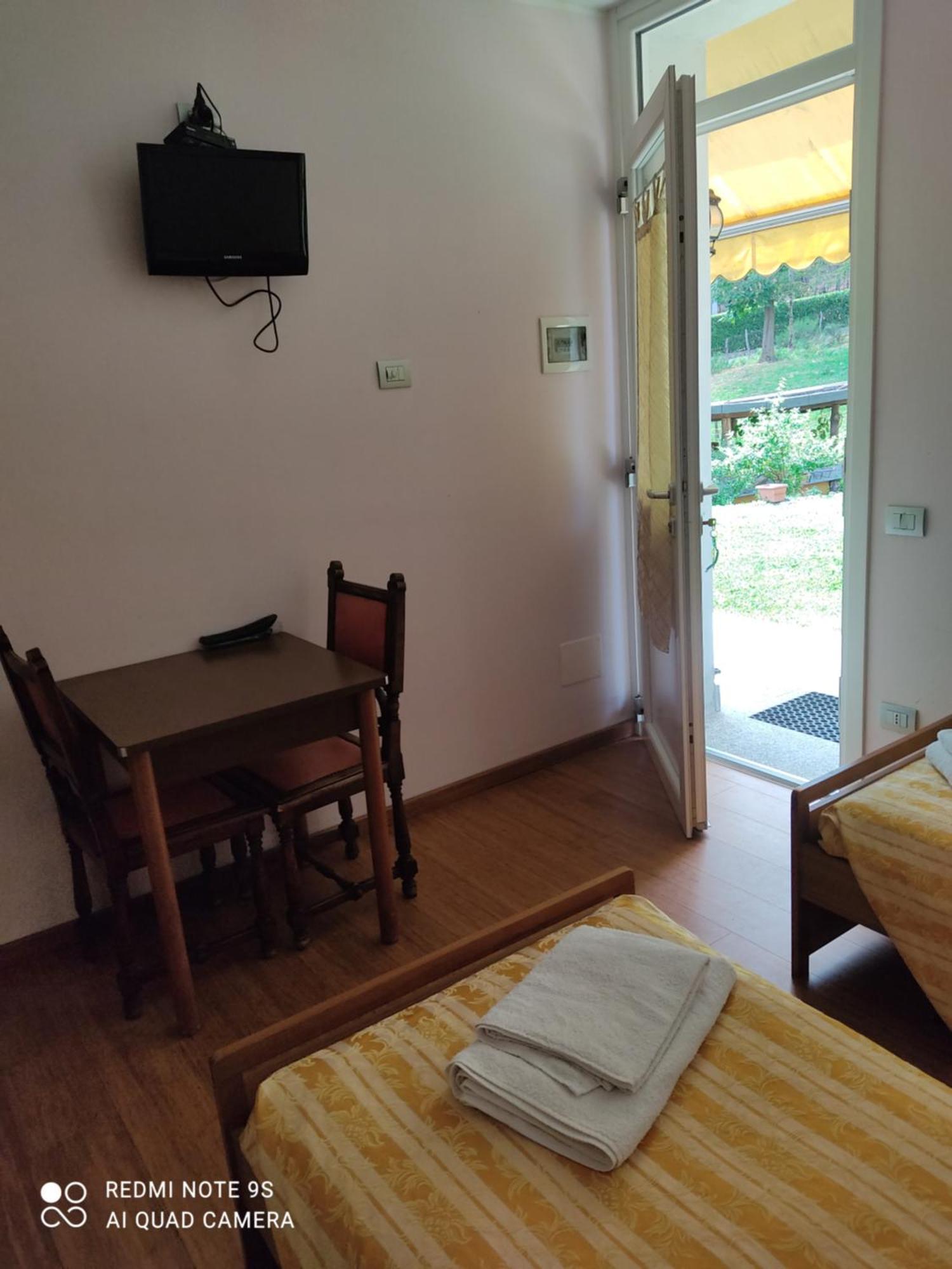 Agriturismo Villa Brugolta Lavena Ponte Tresa Ruang foto